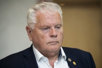 Leder i Pensjonistforbundet Jan Davidsen mener skammen mange eldre kjenner på over å bli svindlet, gjør at de ikke sier ifra.
