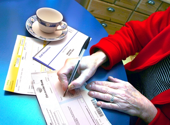 Ved utgangen av juni i år hadde 17.000 personer over 66 år betalingsanmerkninger i Norge. De siste fem årene har det vært en vekst på 60 prosent i antall eldre med betalingsproblemer.