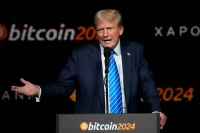 Knut Hellandsvik, aksjesjef i DNB Asset Management, sier til E24 at det er naturlig å vente at bitcoin-prisen vil stige på grunn av Donald Trumps kryptovennlige holdning.
