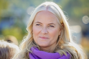 Aftenposten: Kronprinsesse Mette-Marit og Epstein diskuterte bilde av nakne kvinner