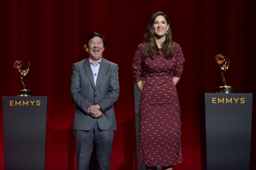 Ken Jeong og D&#039;Arcy Carden kunngjorde nominasjonene til Primetime Emmy-prisene fra det amerikanske TV-akademiet i Los Angeles tirsdag.