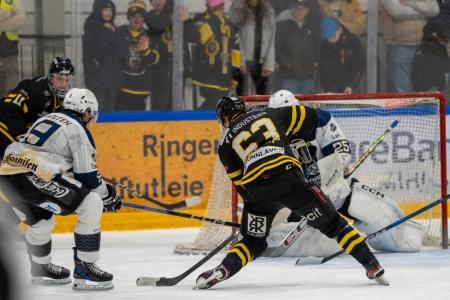 Det var to jevngode lag som møtte hverandre i Schjonshallen