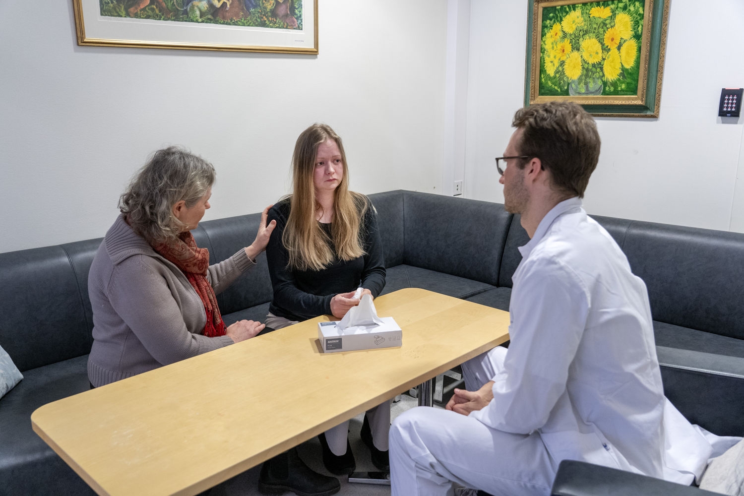 Flere studier viser at når folk får velge, foretrekker de fleste å få trøst og støtte fra levende mennesker, ikke fra en kvalifisert chatbot.