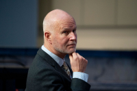 Helsedirektør Bjørn Guldvog og de andre helsetoppene er bekymret for smitteutviklingen.