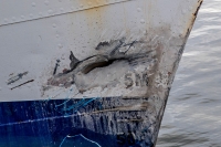 Skoleskipet SS «Christian Radich» fikk et hull i baugen etter at det mandag kveld kjørte inn i brygga ved Sukkerbiten i Oslo.