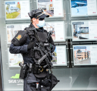 Dette, samt kontroll av vesker og barnevogner, var det som møtte folk i Fossveien på vei til torget