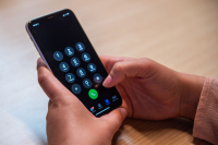 Vær på vakt om du mottar et anrop fra et ukjent, norsk mobilnummer der noen utgir seg for å være fra Amazon, advarer Telenor.